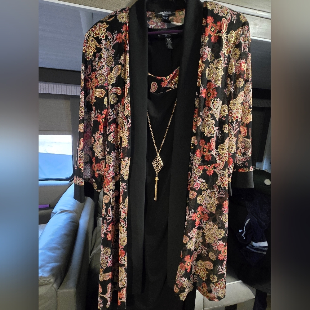 EUC, R & M Richard's Woman, Size 18W 2 piece dress